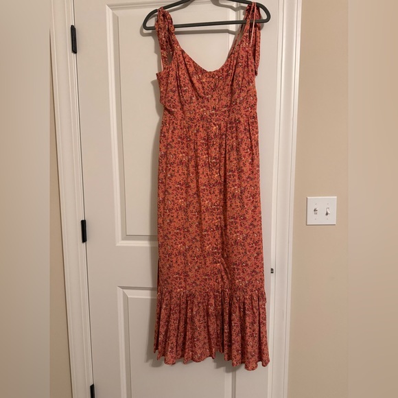 Button-front midi dress with ruffle hem in soft rayon - Picture 3 of 11